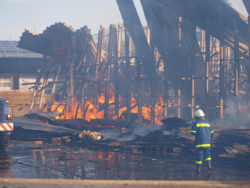 Grossbrand Holzlager Siegburg Industriestr P304.JPG